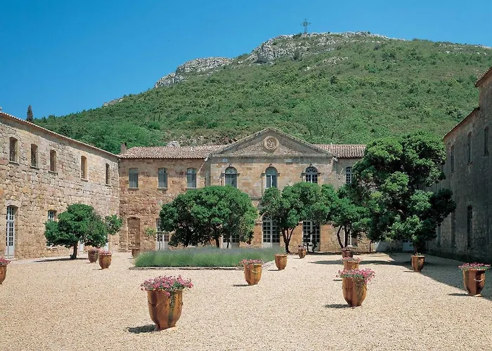 Chateau De La Motte - Entre Narbonne Et Le Canal Du Midi *