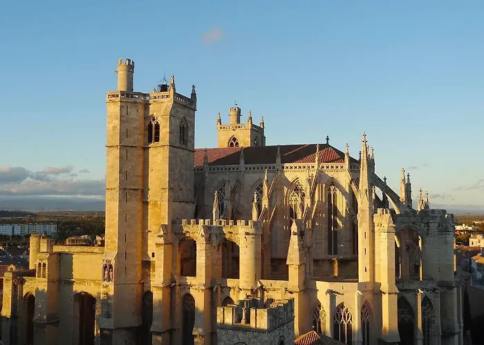 Chateau De La Motte - Entre Narbonne Et Le Canal Du Midi *