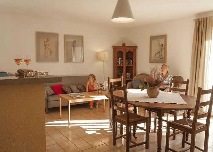 Chateau De La Motte - Entre Narbonne Et Le Canal Du Midi * Marcorignan